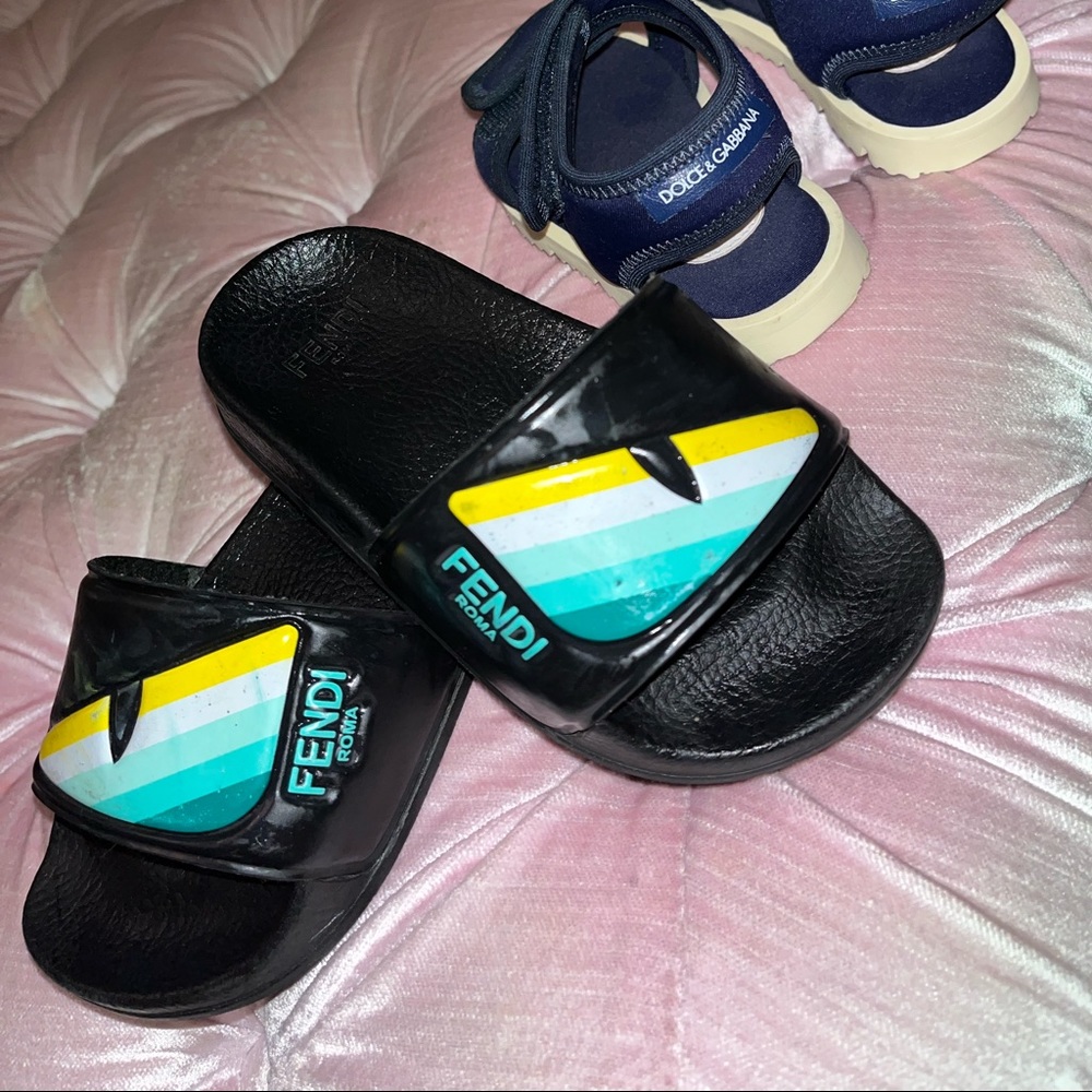 Boys Fendi slides. Size 25 IT